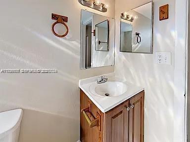 Building Photo - 624 SW 16th Ave