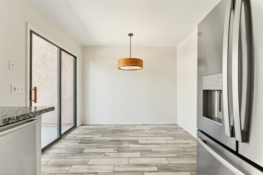 Building Photo - 4901 E Kelton Ln