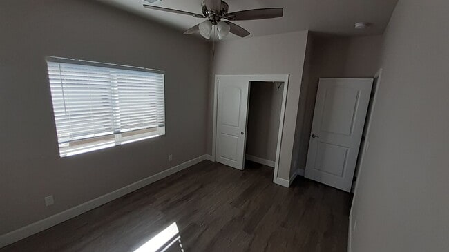 Building Photo - 587 Oakwood Ln