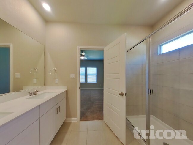 Building Photo - 13551 Paxton Blvd