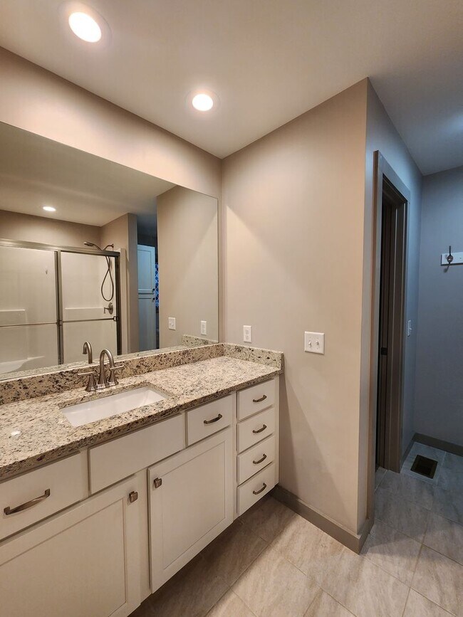 Building Photo - Asheville Rental!
