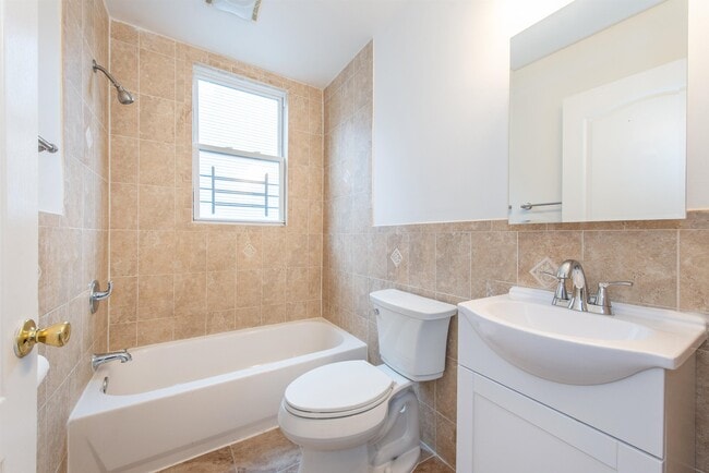 Building Photo - 263 S 10th St