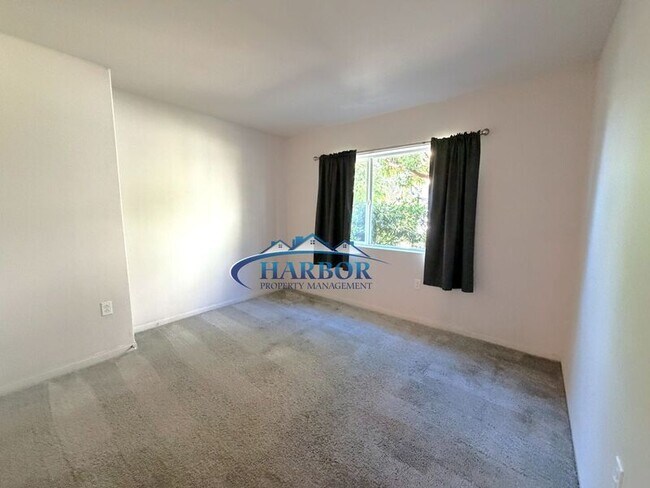 Building Photo - 1215 Canoe Ln