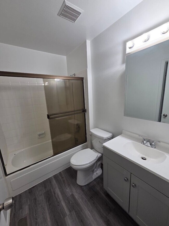 Building Photo - Inviting 3-Bedroom Home with Expansive Backyard on a Peaceful Cul-de-Sac | Available July 10