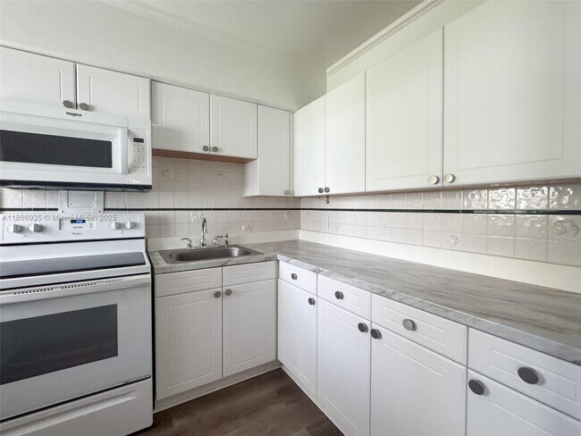 Building Photo - 7635 SW 57th Ave