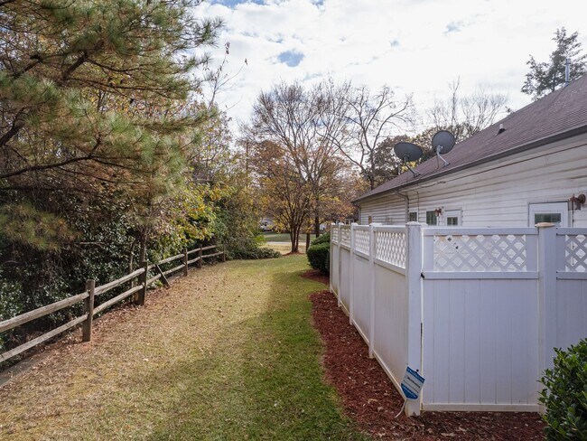 Building Photo - 7020 Somerset Springs