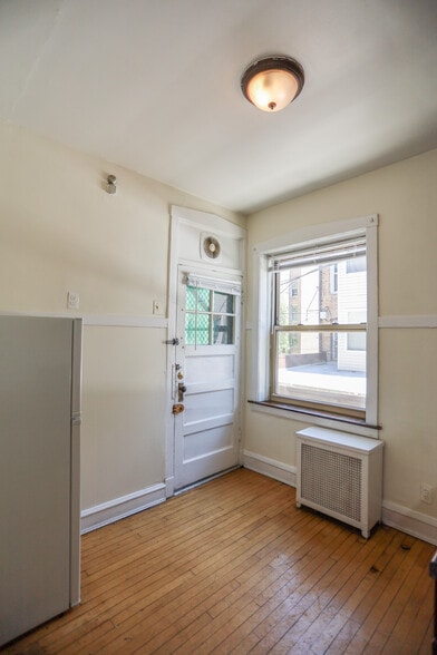 Building Photo - 7714 N Sheridan Rd