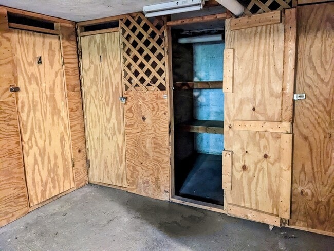 Building Photo - 5932 Belmont Ave