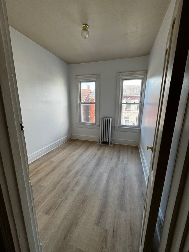 Building Photo - 05th St S 302-304