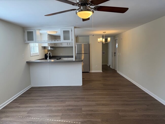 Building Photo - 22 Lee Rd 242