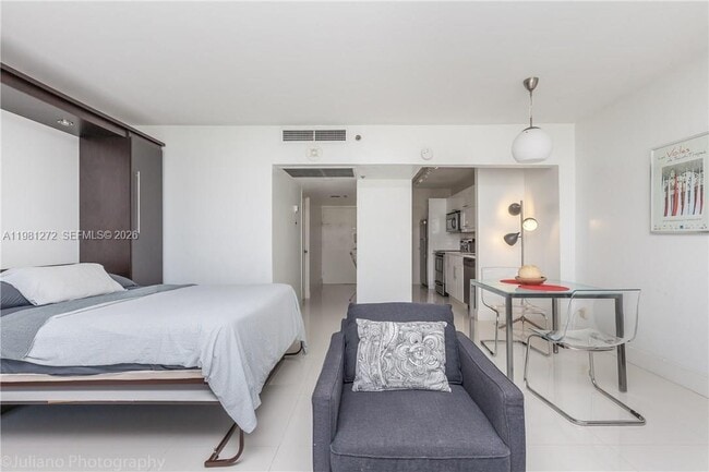 Building Photo - 100 Lincoln Rd