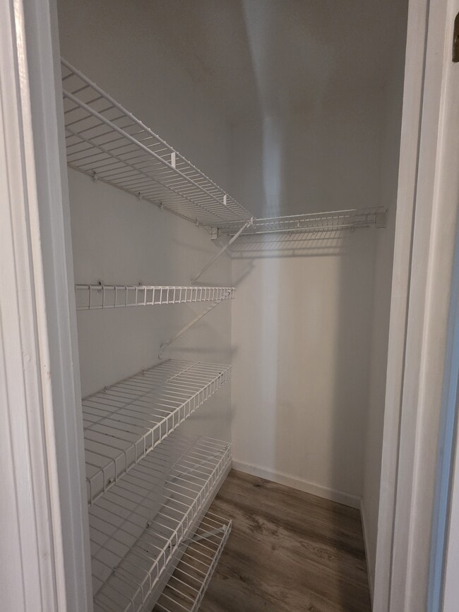 Building Photo - 813 Forest Trace Dr