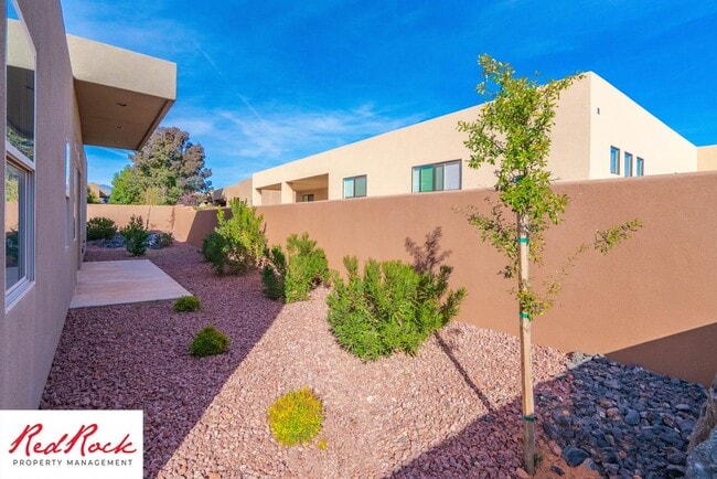 Building Photo - 4 Bedroom Home In The Dunes At Sand Hollow...