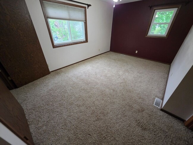 Building Photo - 3114 Kilbourne Ave