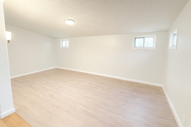 Building Photo - 816 1st St