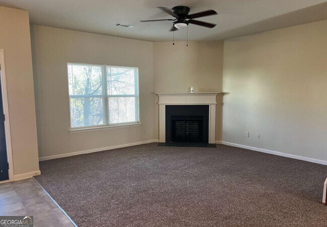 Building Photo - 606 Grenier Terrace NE