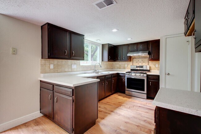 Building Photo - Two stories 3 Bedrooms & 3 Bathrooms Home for Rent in Desirable Anderson Mill NW of Austin