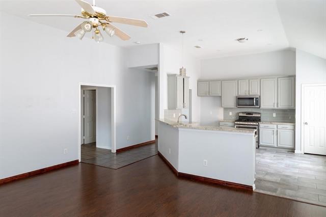 Building Photo - 1524 Jessica Ln