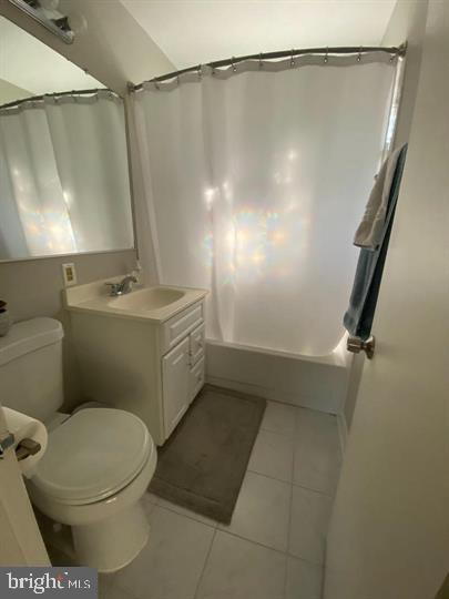 Building Photo - Welcome to this well-maintained top-floor condominium