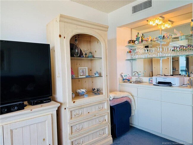 Building Photo - 9500 S Ocean Dr