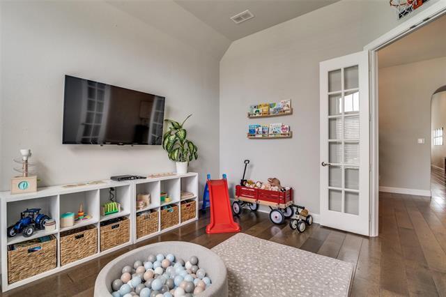 Building Photo - 613 Race Dr