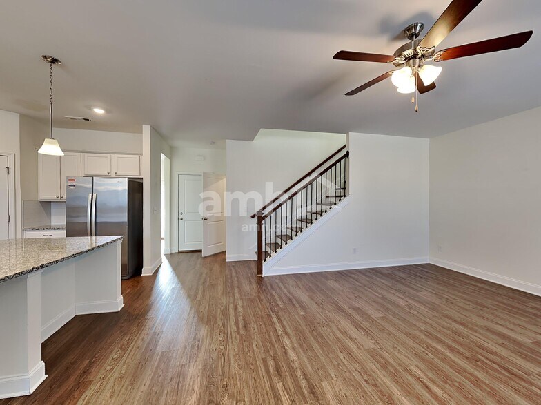 Building Photo - 5113 Jack Byrnes Dr