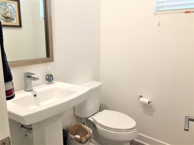 Building Photo - Completely upgraded large townhome with solar!!