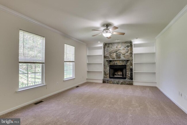 Building Photo - 9874 Foxhill Ct