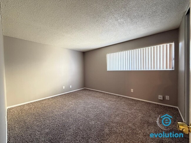 Building Photo - 332 Compton St