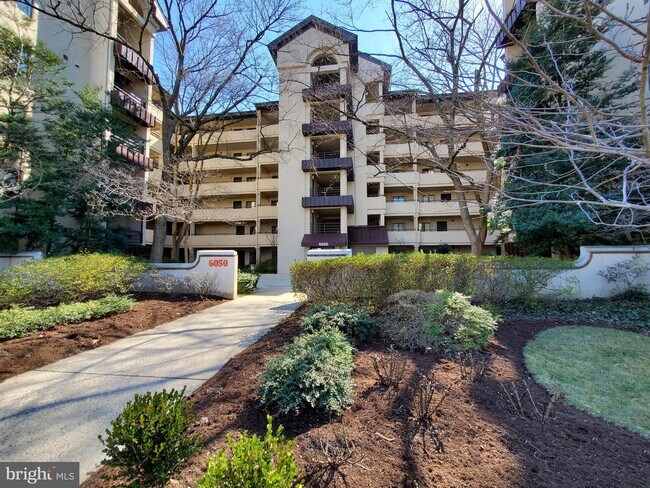 Building Photo - 6050 California Cir