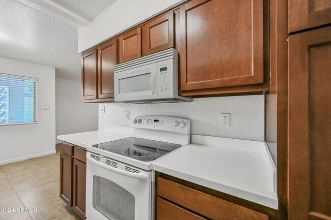 Building Photo - 1518 W Colter St