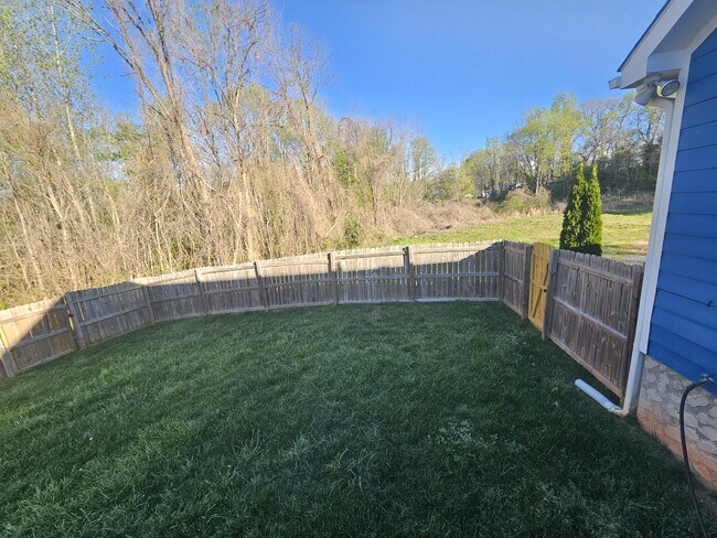 Building Photo - 2737 Celia Ave