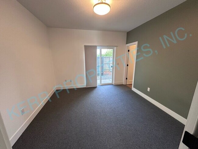 Building Photo - LOCATING OCCUPANTS FOR THE HOMEOWNERS! Charming 3-Bed Home with 3.5 Baths in Vibrant NE Portland ...