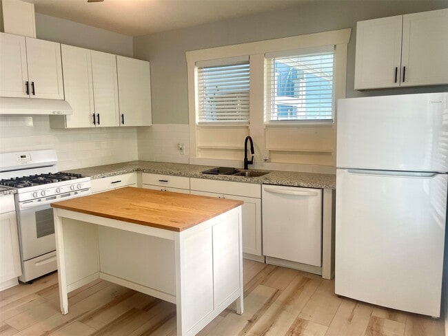 Building Photo - 3701 Bradley St