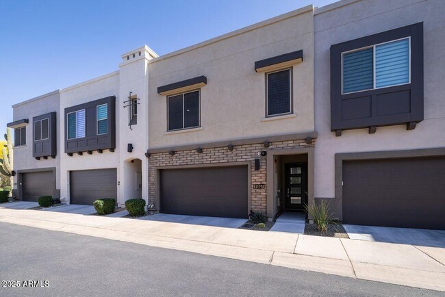 Building Photo - 7347 E Vista Bonita Dr