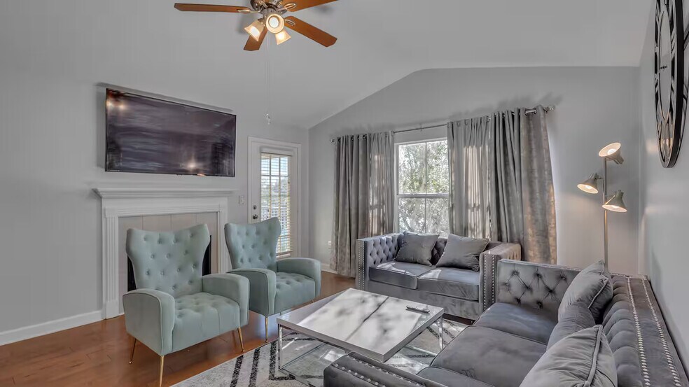 Building Photo - 18565 Bridle Club Dr