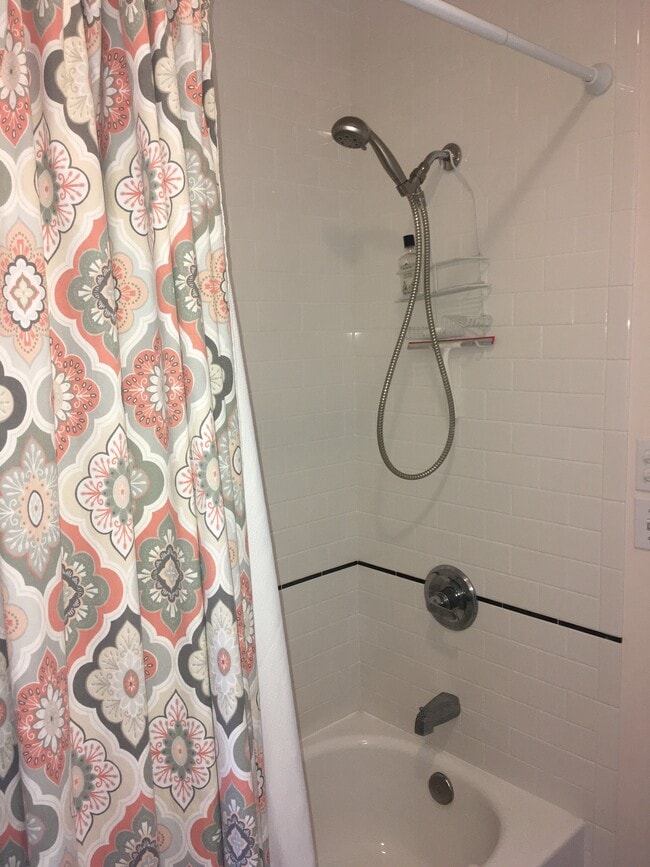 Building Photo - 318 E Colorado Blvd