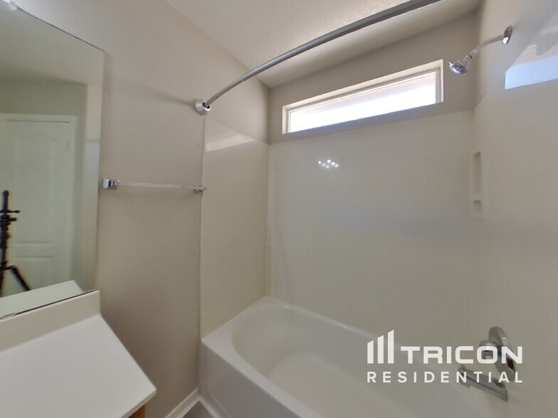 Building Photo - 9415 Cerro Largo Pl NW