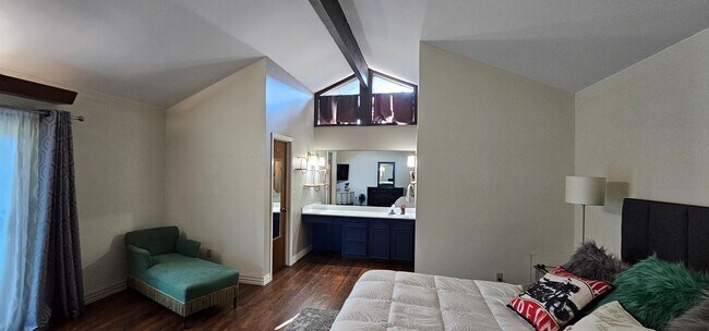 Building Photo - Contemporary Ranch in a beautiful, quiet s...