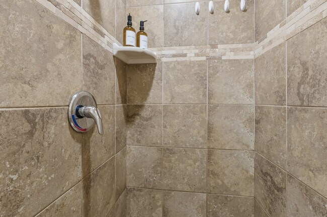 Building Photo - 4221 Torrey Pines Dr