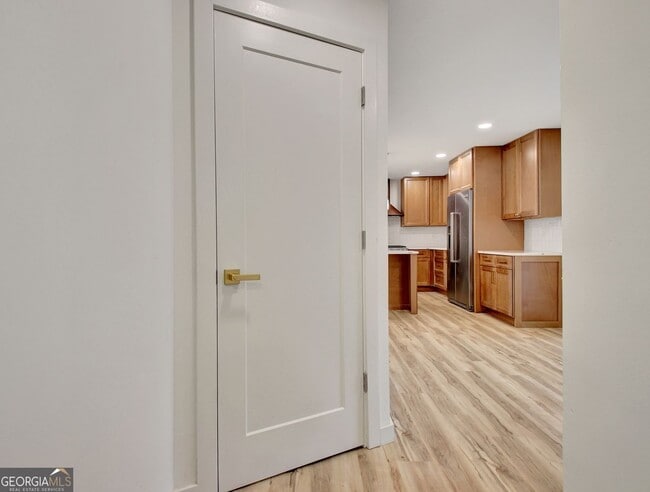 Building Photo - 183 Pine St NE