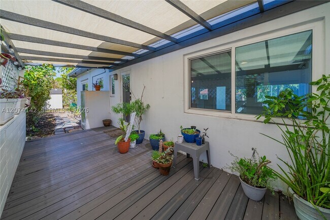 Building Photo - 3130 SW 27th St