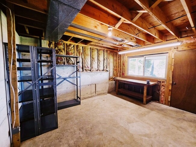 Building Photo - 4 Bed 2.5 Bath Kirkland - Lake WA Schools