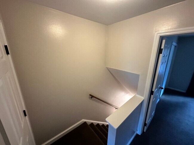 Building Photo - 658 Carriage Cir