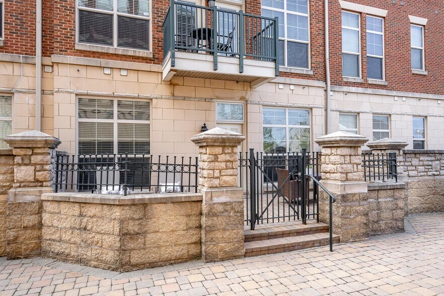 Building Photo - 252 Stetson St
