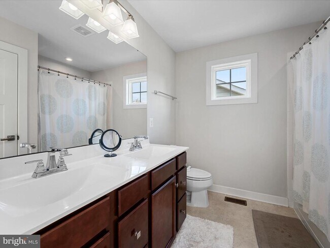 Building Photo - 124 Emperor Dr