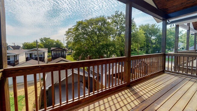 Building Photo - Charming 3-Bedroom, 2.5-Bath Home in Prime Downtown Nashville Location