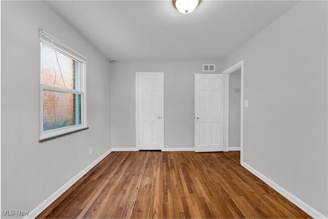 Building Photo - 251 E 200th St