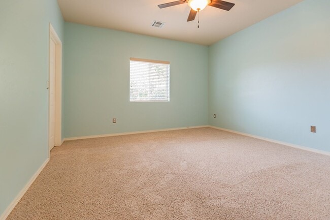 Building Photo - Inviting 4 Bed 2 Bath Home - Solar Panels & In The Golf Course Area!