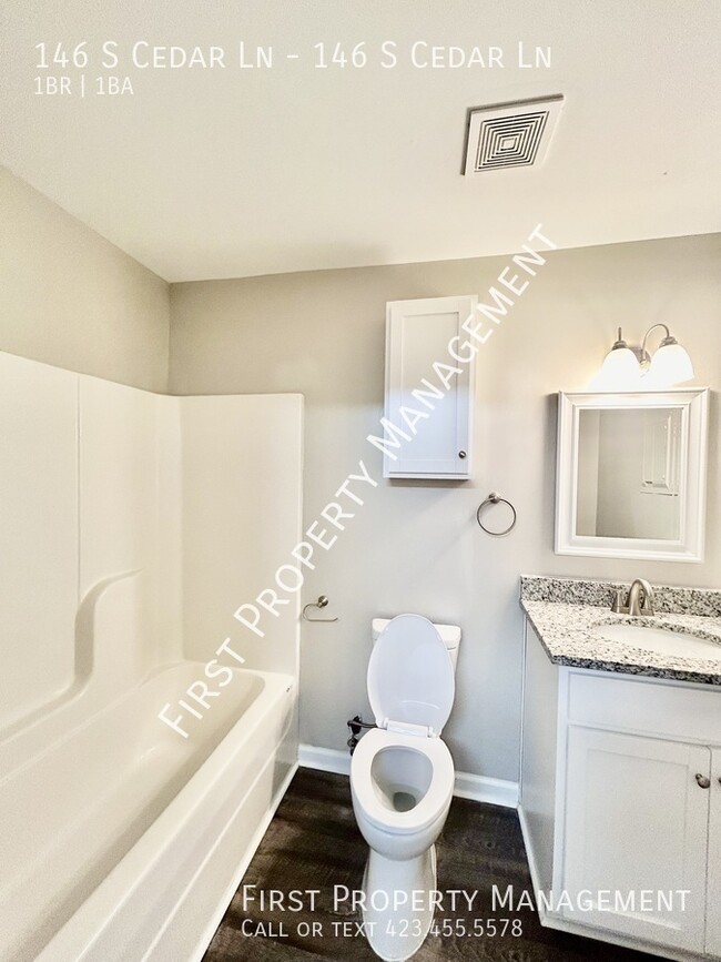 Building Photo - Free Month's Rent!:1Bed/1Bath APT in Ft O!...